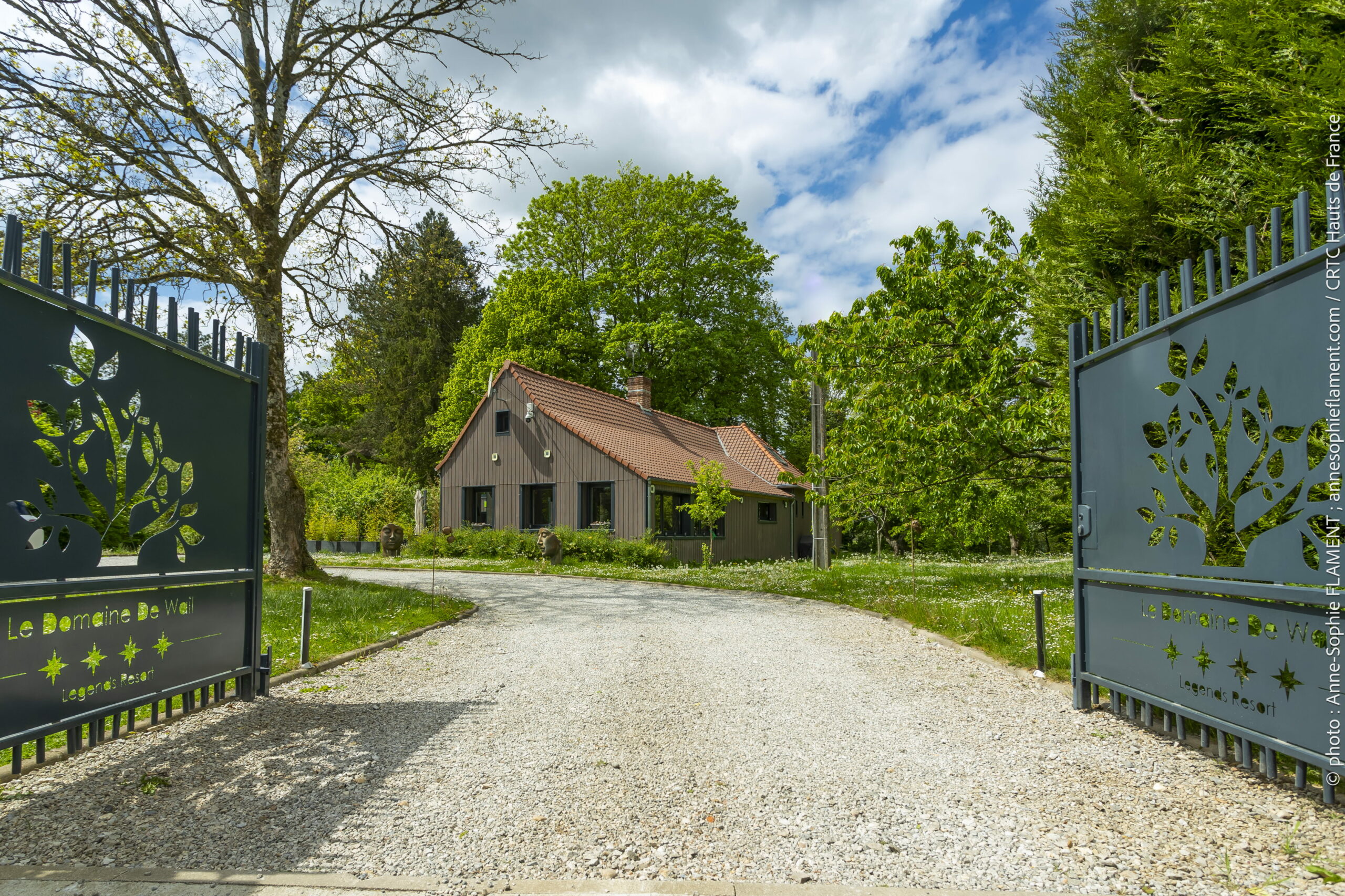 Vue du portail du Domaine de Wail